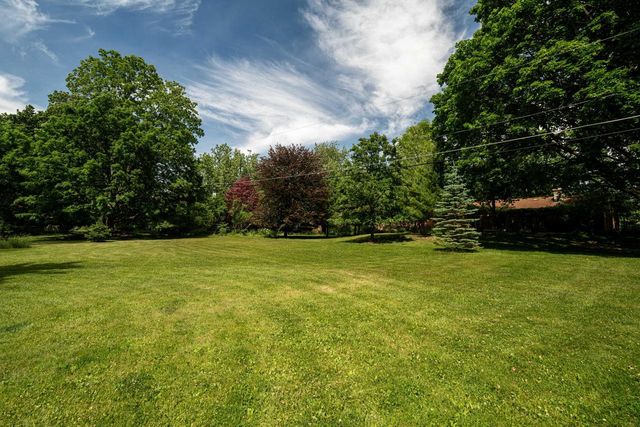 W276N1875 Spring Creek DRIVE, Pewaukee, WI 53072