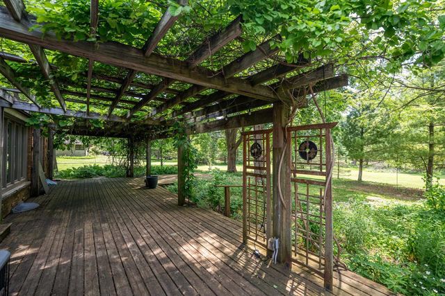 W276N1875 Spring Creek DRIVE, Pewaukee, WI 53072