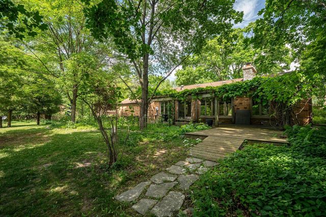 W276N1875 Spring Creek DRIVE, Pewaukee, WI 53072