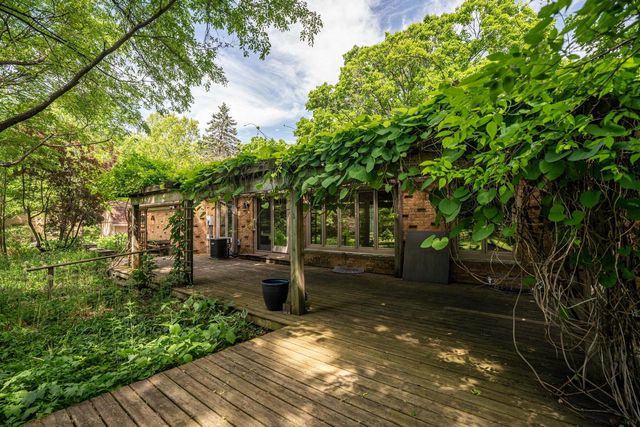 W276N1875 Spring Creek DRIVE, Pewaukee, WI 53072