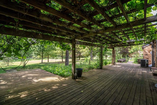 W276N1875 Spring Creek DRIVE, Pewaukee, WI 53072