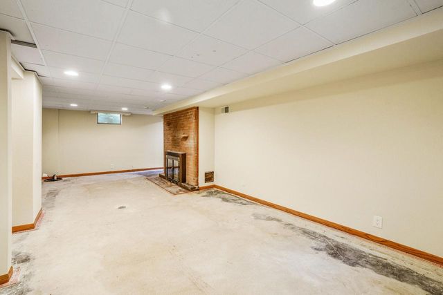 W276N1875 Spring Creek DRIVE, Pewaukee, WI 53072
