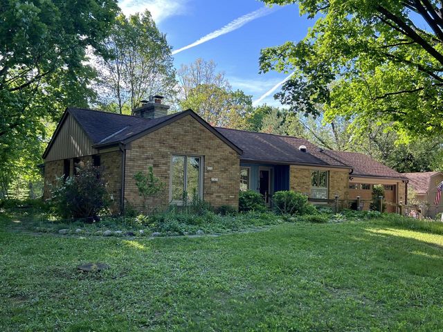 W276N1875 Spring Creek DRIVE, Pewaukee, WI 53072