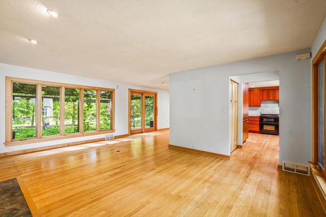 W276N1875 Spring Creek DRIVE, Pewaukee, WI 53072