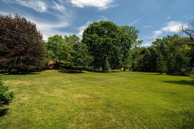 W276N1875 Spring Creek DRIVE, Pewaukee, WI 53072