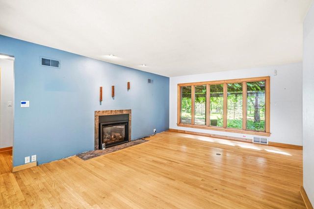 W276N1875 Spring Creek DRIVE, Pewaukee, WI 53072