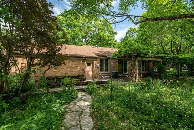 W276N1875 Spring Creek DRIVE, Pewaukee, WI 53072