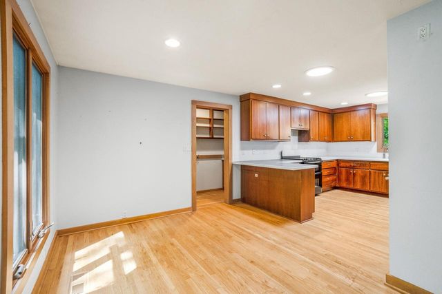 W276N1875 Spring Creek DRIVE, Pewaukee, WI 53072