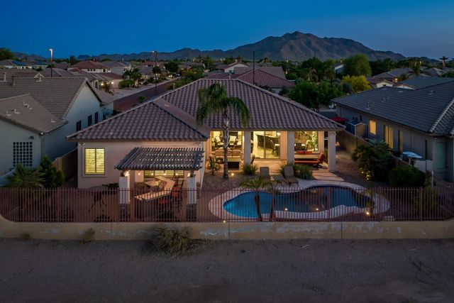 4176 E CLUBVIEW Drive, Gilbert, AZ 85298