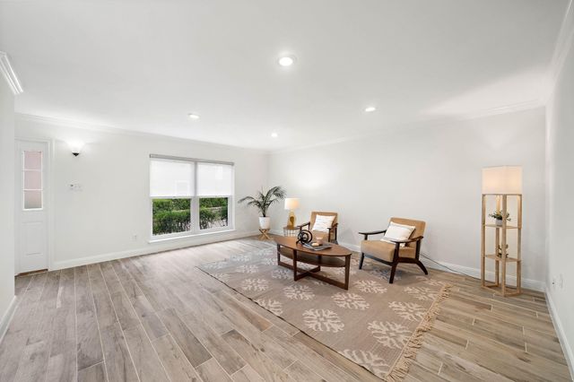 6434 Burgoyne Road 109, Houston, TX 77057