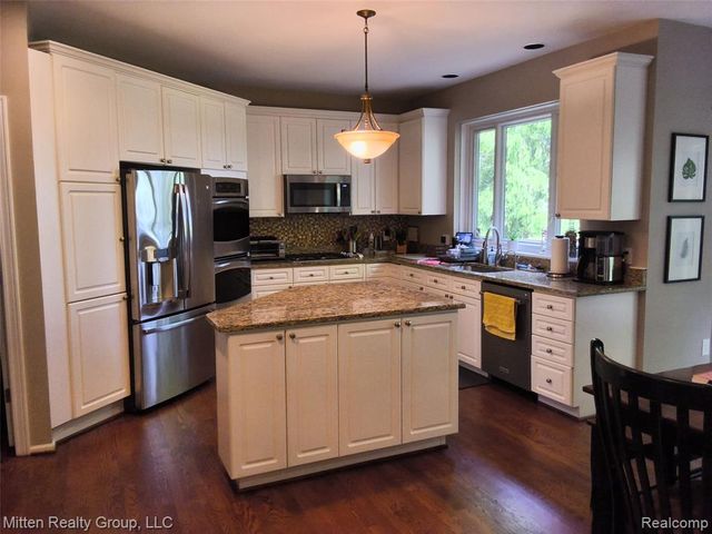 3351 Red Fox Court, West Bloomfield, MI 48324