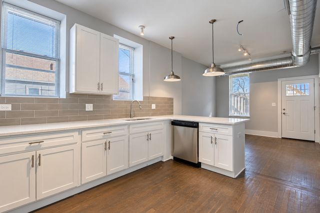 2117 W 18th Street 2R, Chicago, IL 60608