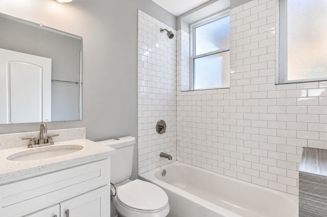 2117 W 18th Street 2R, Chicago, IL 60608