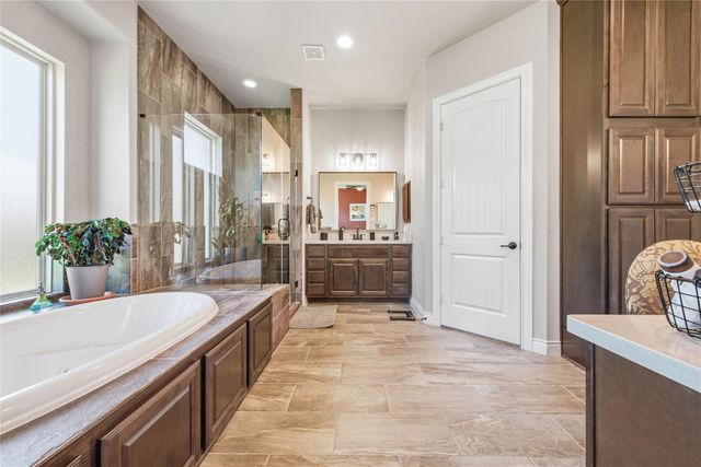 183 Wade Pointe Drive, Montgomery, TX 77316