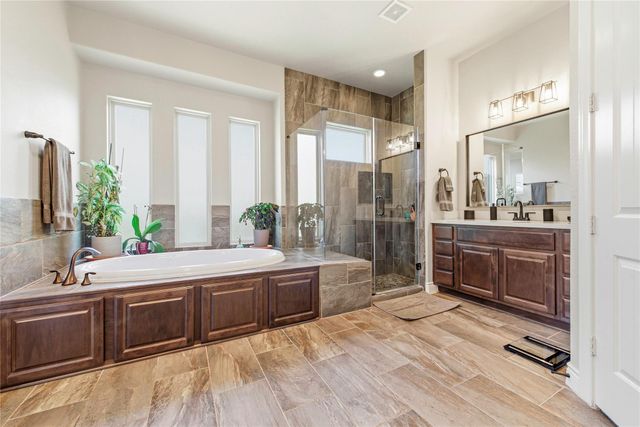 183 Wade Pointe Drive, Montgomery, TX 77316