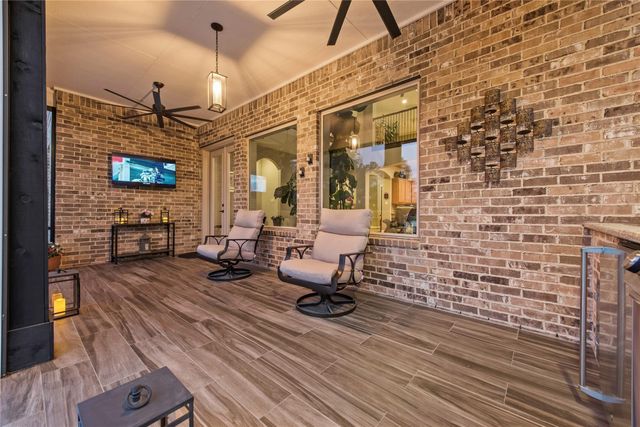 183 Wade Pointe Drive, Montgomery, TX 77316