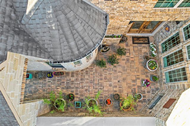 183 Wade Pointe Drive, Montgomery, TX 77316