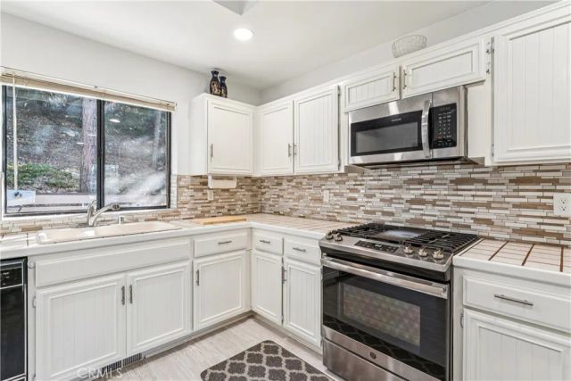 965 Sandalwood Drive, Lake Arrowhead, CA 92352