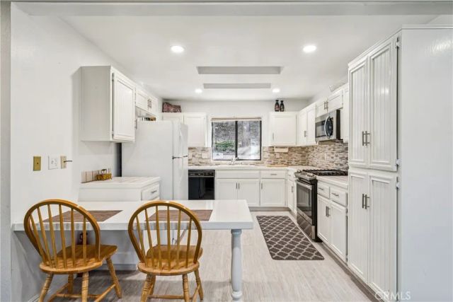965 Sandalwood Drive, Lake Arrowhead, CA 92352
