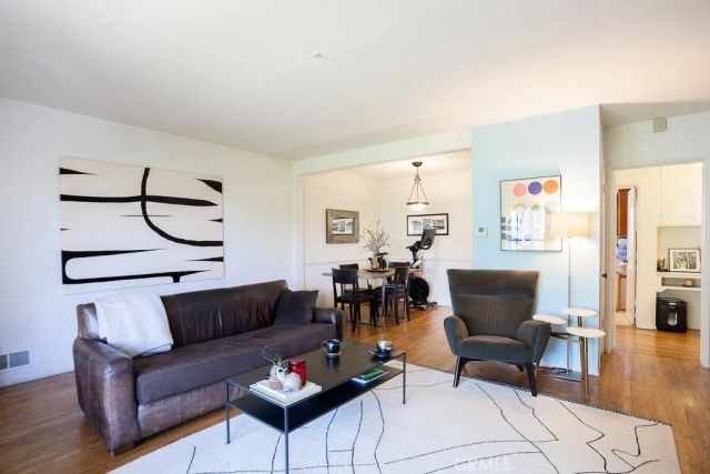 3735 Arbolada, Los Angeles, CA 90027