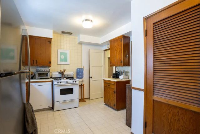 3735 Arbolada, Los Angeles, CA 90027