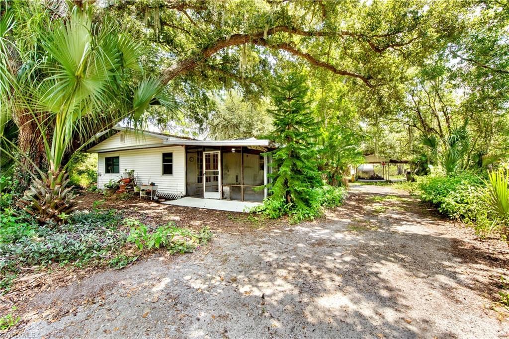 1711 Linwood AVE, Alva, FL 33920