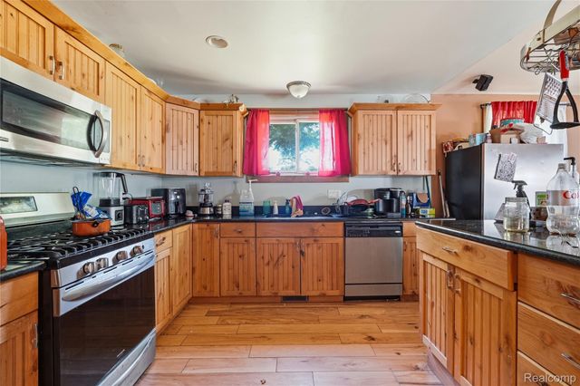 11583 Cape Cod Street, Taylor, MI 48180