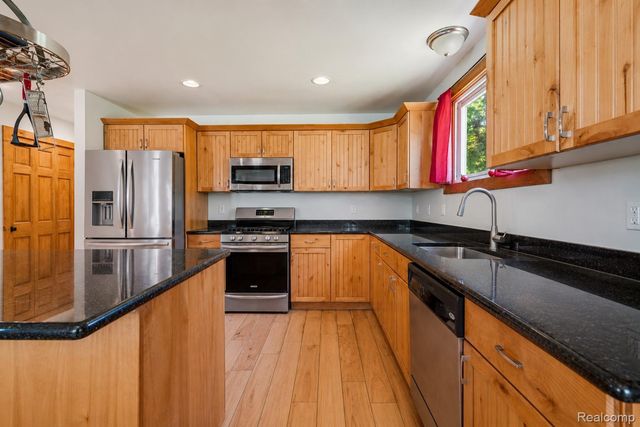 11583 Cape Cod Street, Taylor, MI 48180