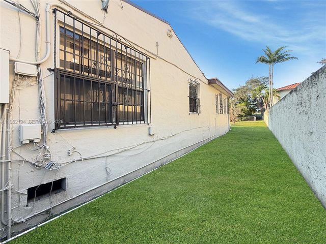 8891 SW 28th St, Miami, FL 33165