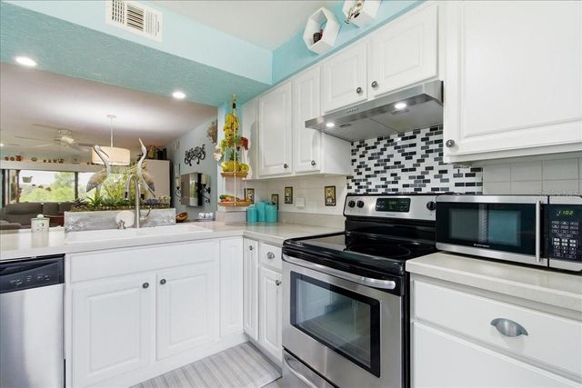 6111 LAKE POINTE DRIVE 202, Orlando, FL 32822