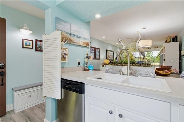 6111 LAKE POINTE DRIVE 202, Orlando, FL 32822