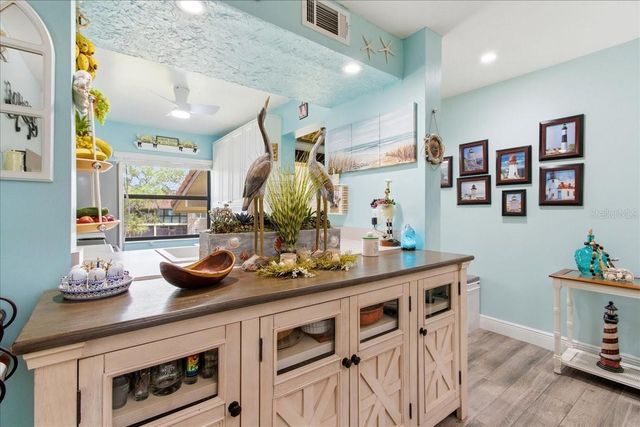6111 LAKE POINTE DRIVE 202, Orlando, FL 32822