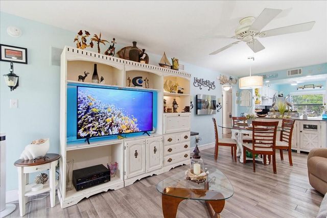 6111 LAKE POINTE DRIVE 202, Orlando, FL 32822