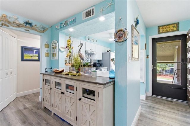 6111 LAKE POINTE DRIVE 202, Orlando, FL 32822