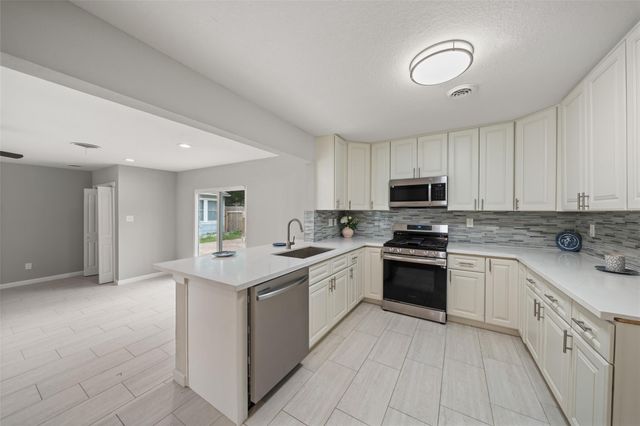5755 Belvedere Street, Houston, TX 77021