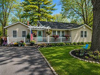 1105 S Hough Street, Barrington, IL 60010