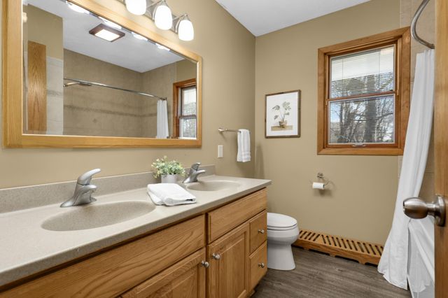 7072 Brian Drive, Centerville, MN 55038