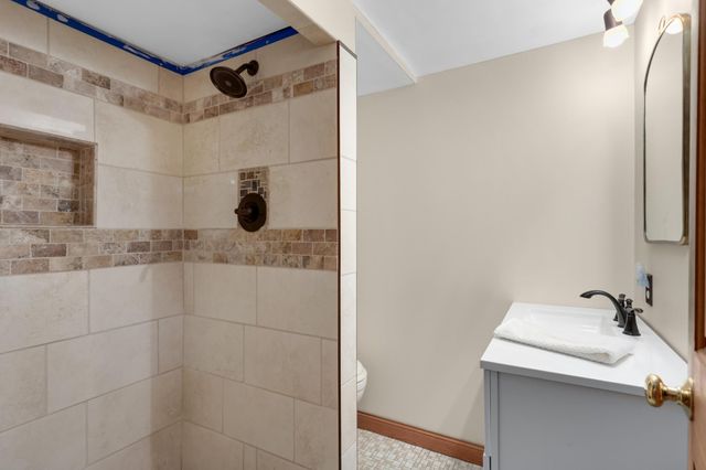 7072 Brian Drive, Centerville, MN 55038