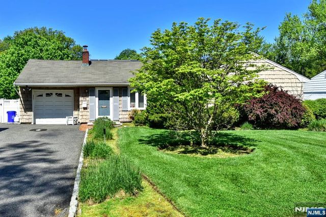 31 Susan Avenue, Midland Park, NJ 07432