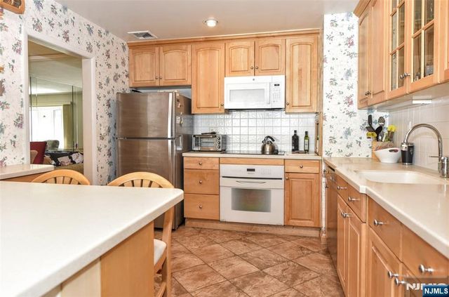 31 Susan Avenue, Midland Park, NJ 07432