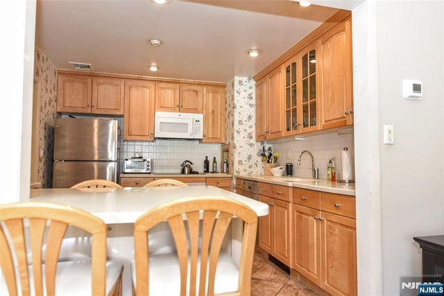 31 Susan Avenue, Midland Park, NJ 07432