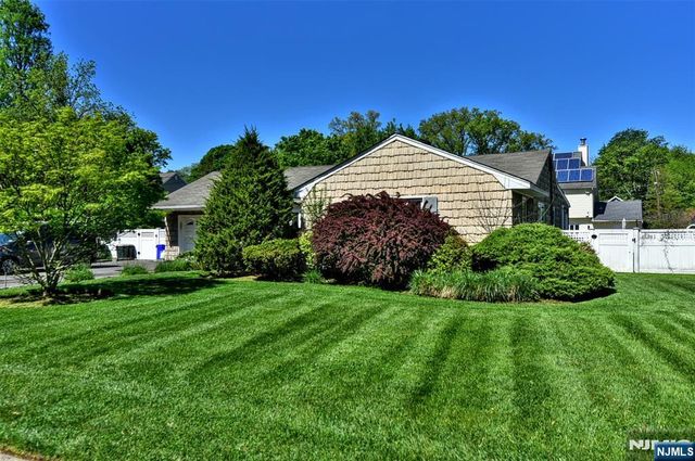 31 Susan Avenue, Midland Park, NJ 07432