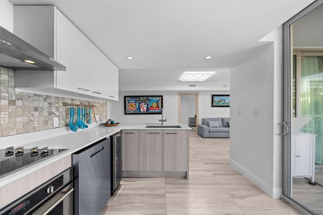 1133 102nd St 407, Bay Harbor Islands, FL 33154