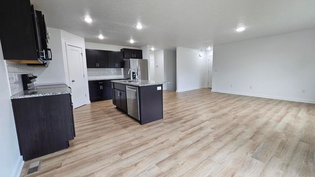 608 N Cheyenne Valley Road, Nixa, MO 65714