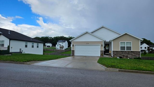 608 N Cheyenne Valley Road, Nixa, MO 65714