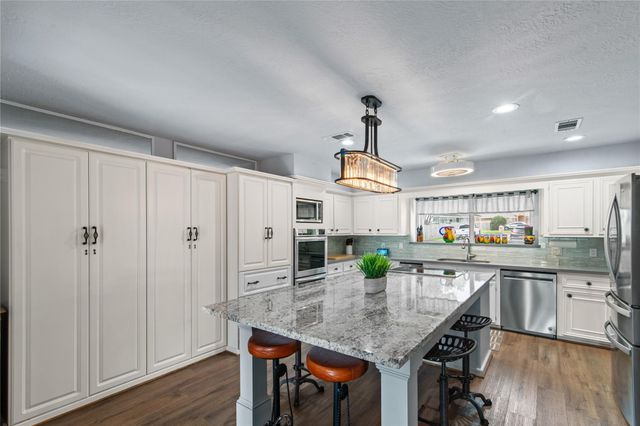3726 Walden Estates Drive, Montgomery, TX 77356