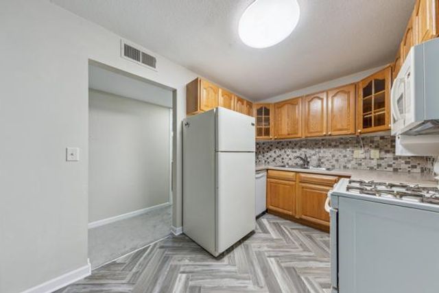7500 Cahill Road 105C, Edina, MN 55439