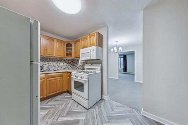 7500 Cahill Road 105C, Edina, MN 55439