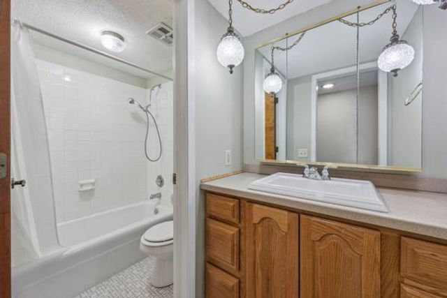 7500 Cahill Road 105C, Edina, MN 55439