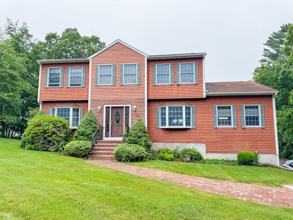 22 Dixey Dr, Middleton, MA 01949